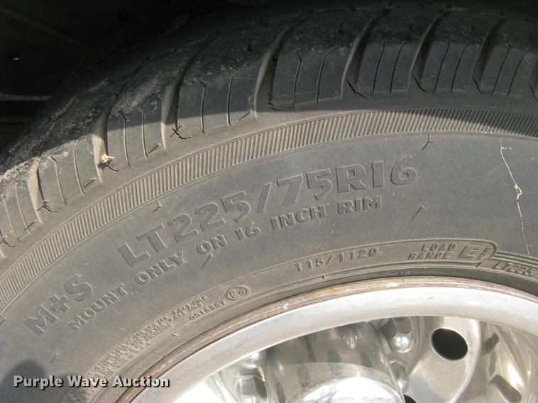 image for item DC1255 1999 Ford Econoline E350 Super Duty shuttle bus