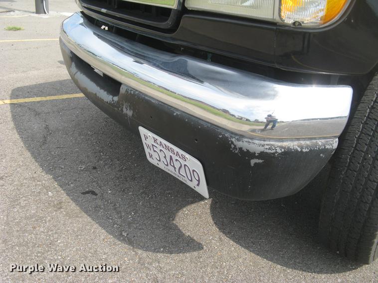 image for item DC1255 1999 Ford Econoline E350 Super Duty shuttle bus