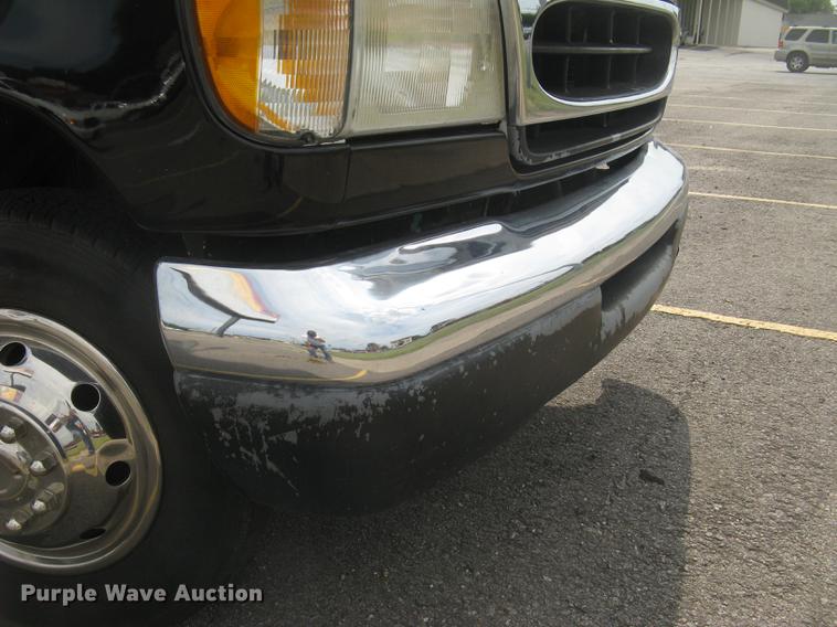 image for item DC1255 1999 Ford Econoline E350 Super Duty shuttle bus