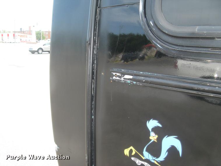 image for item DC1255 1999 Ford Econoline E350 Super Duty shuttle bus