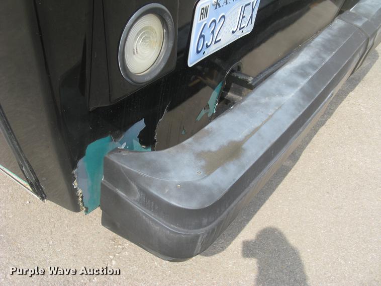 image for item DC1255 1999 Ford Econoline E350 Super Duty shuttle bus