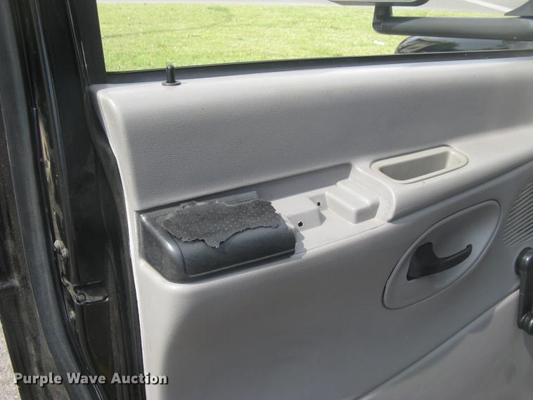 image for item DC1255 1999 Ford Econoline E350 Super Duty shuttle bus