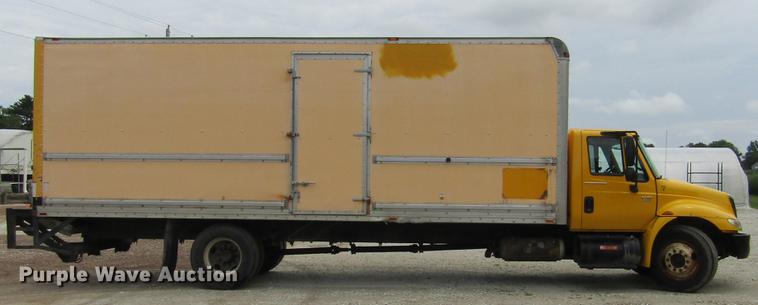 image for item DD2675 2005 International 4300 box ruck