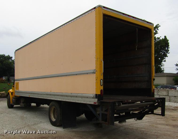image for item DD2675 2005 International 4300 box ruck
