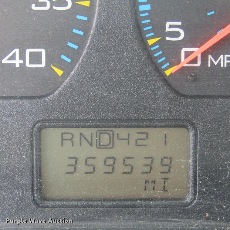 image for item DD2675 2005 International 4300 box ruck