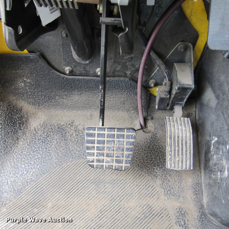 image for item DD2675 2005 International 4300 box ruck