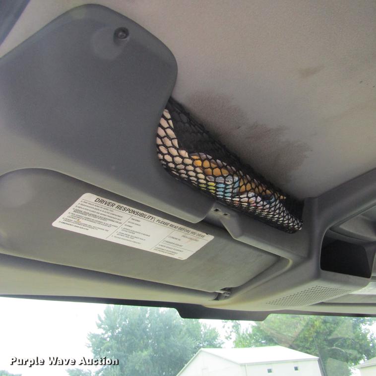 image for item DD2675 2005 International 4300 box ruck