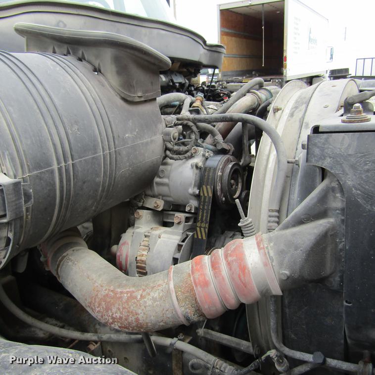 image for item DD2675 2005 International 4300 box ruck