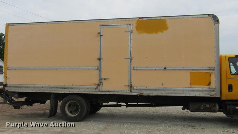image for item DD2675 2005 International 4300 box ruck