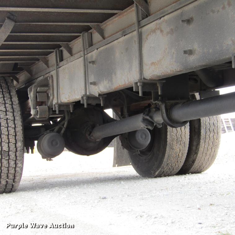 image for item DD2675 2005 International 4300 box ruck