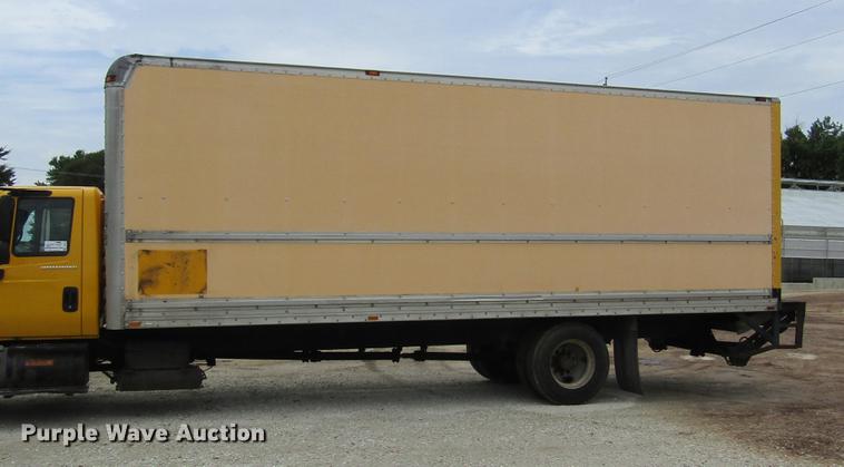image for item DD2675 2005 International 4300 box ruck