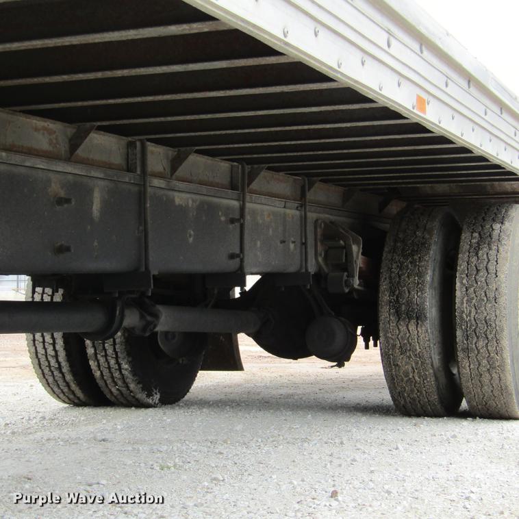 image for item DD2675 2005 International 4300 box ruck