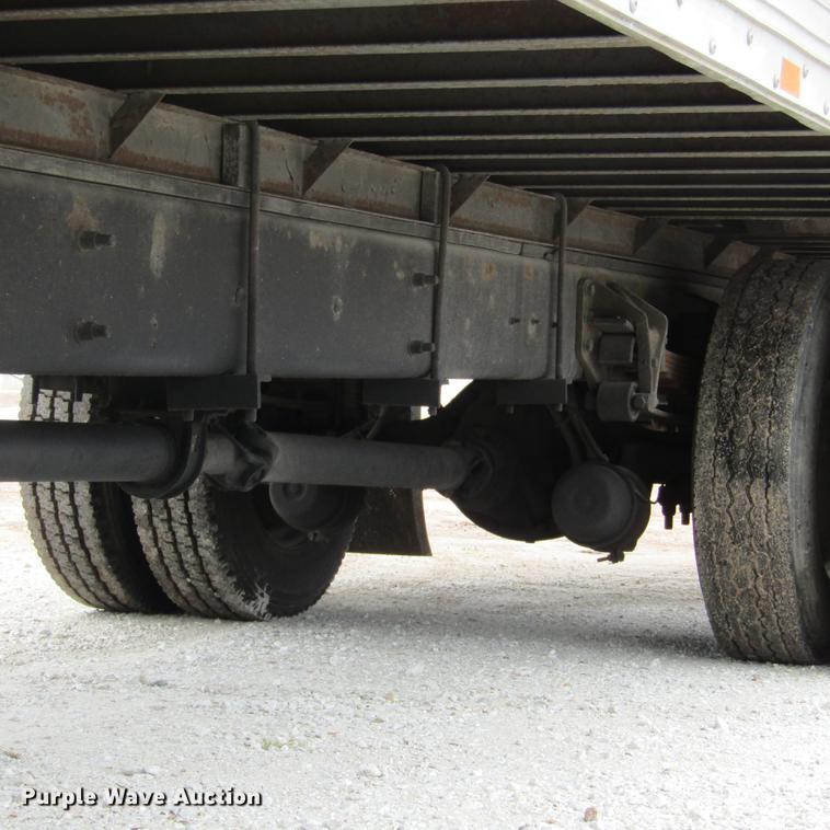 image for item DD2675 2005 International 4300 box ruck