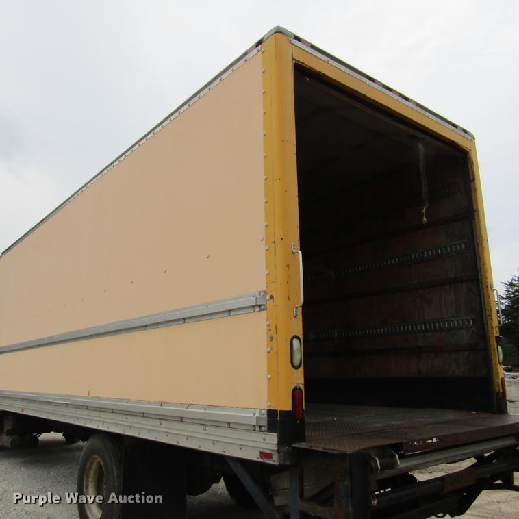 image for item DD2675 2005 International 4300 box ruck