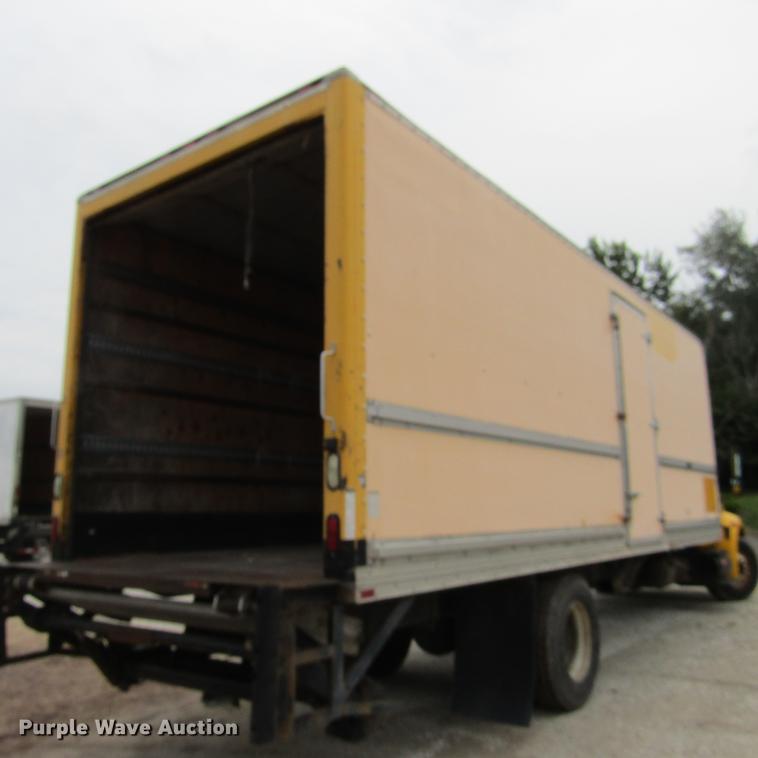 image for item DD2675 2005 International 4300 box ruck