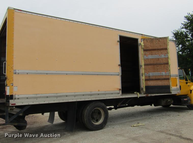 image for item DD2675 2005 International 4300 box ruck