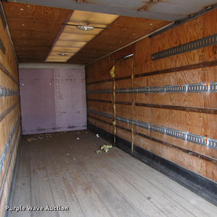 image for item DD2675 2005 International 4300 box ruck