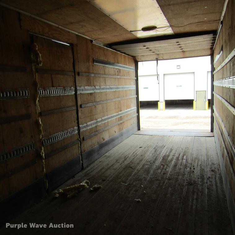 image for item DD2675 2005 International 4300 box ruck