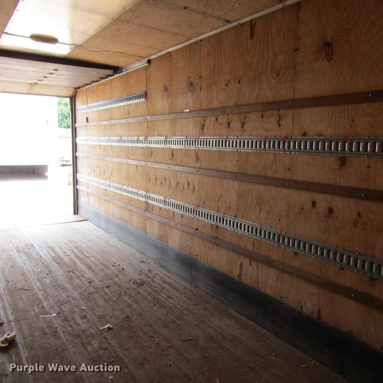 image for item DD2675 2005 International 4300 box ruck