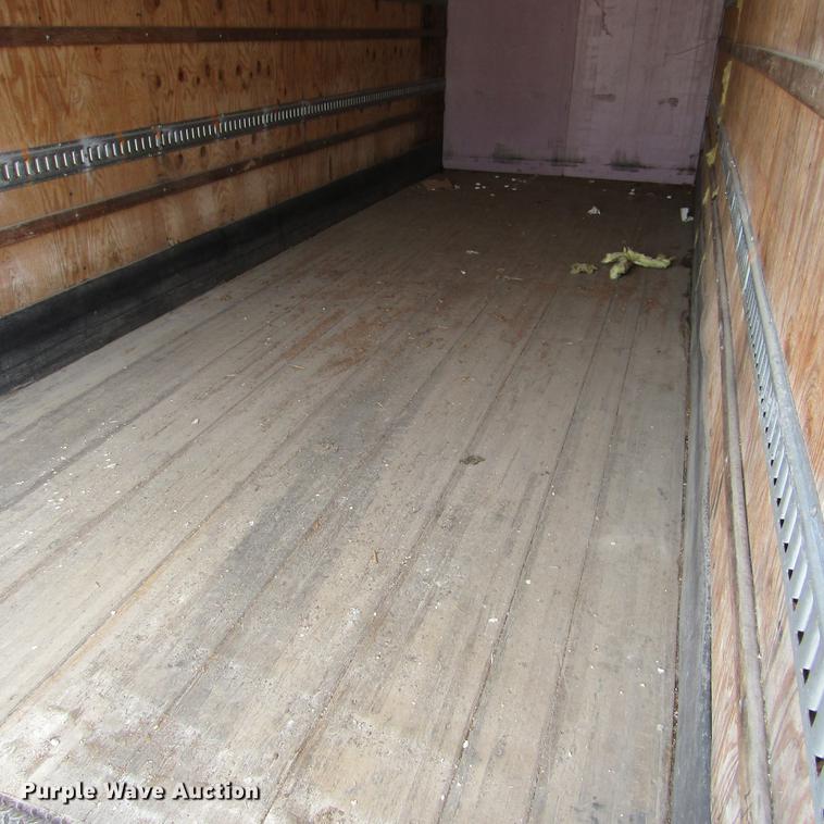 image for item DD2675 2005 International 4300 box ruck