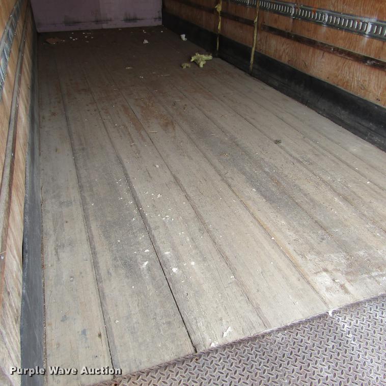 image for item DD2675 2005 International 4300 box ruck