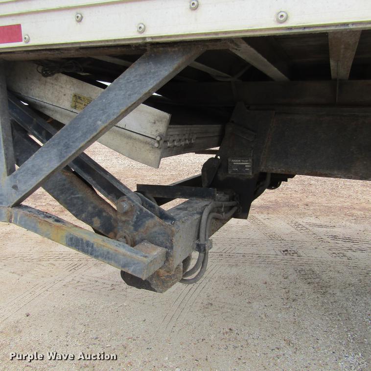 image for item DD2675 2005 International 4300 box ruck