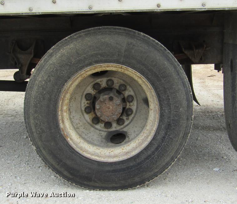 image for item DD2675 2005 International 4300 box ruck