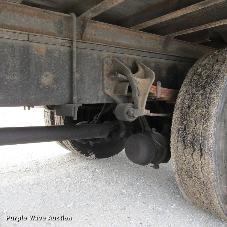 image for item DD2675 2005 International 4300 box ruck