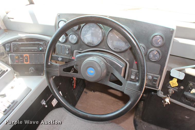 image for item DD5257 2006 Blue Bird Vision bus