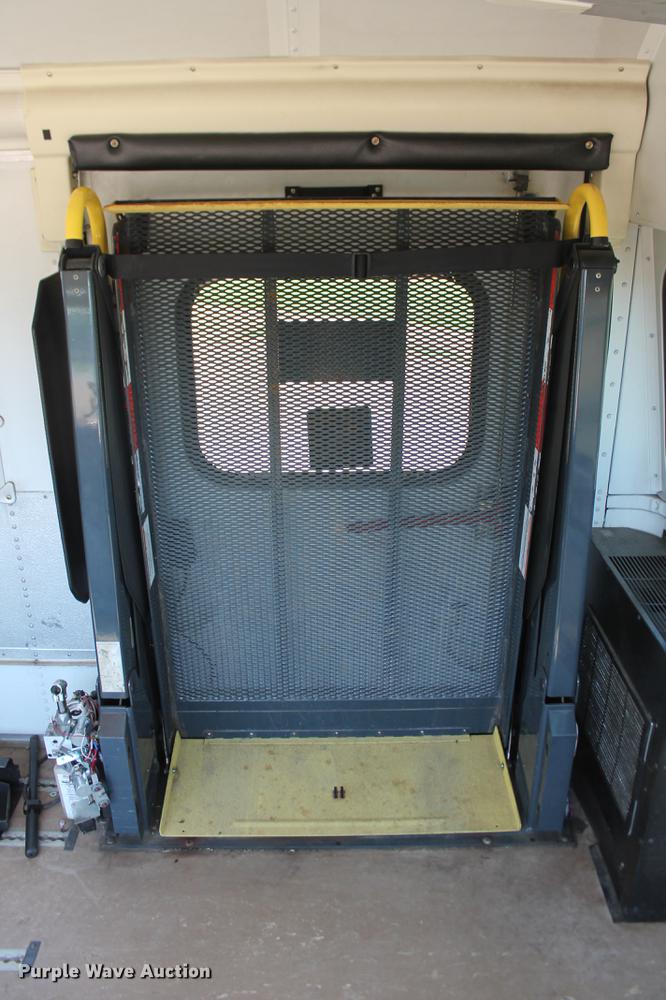 image for item DD5257 2006 Blue Bird Vision bus