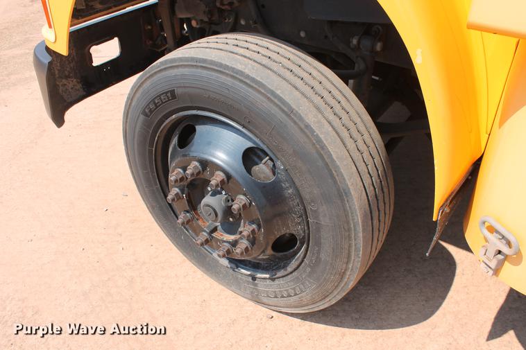 image for item DD5257 2006 Blue Bird Vision bus