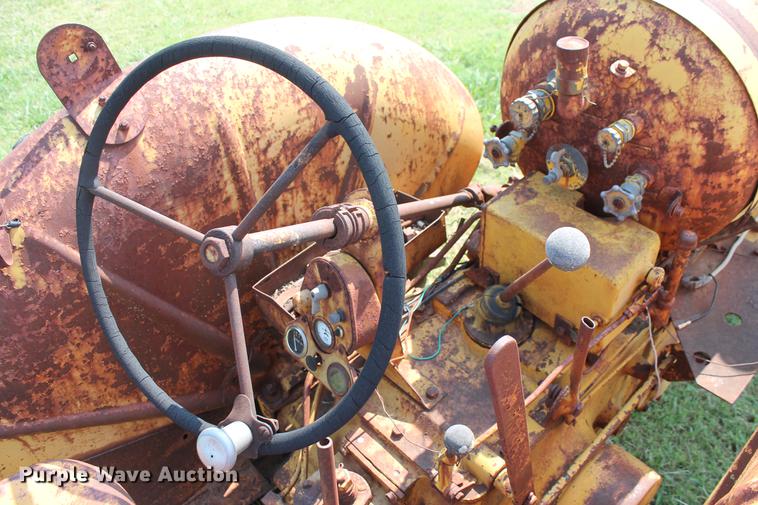 image for item DD5259 Minneapolis Moline UB tractor