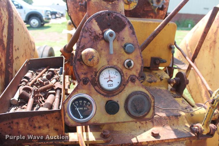 image for item DD5259 Minneapolis Moline UB tractor