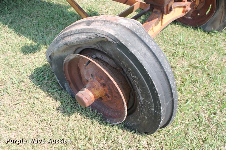 image for item DD5259 Minneapolis Moline UB tractor