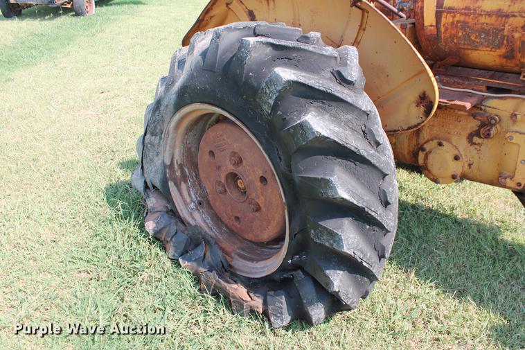 image for item DD5259 Minneapolis Moline UB tractor