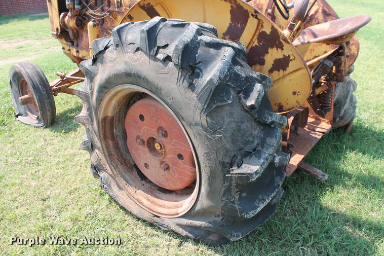 image for item DD5259 Minneapolis Moline UB tractor
