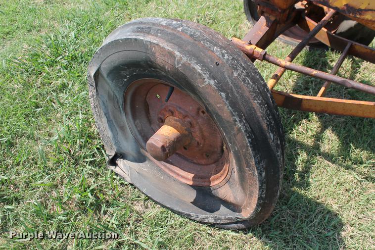 image for item DD5259 Minneapolis Moline UB tractor