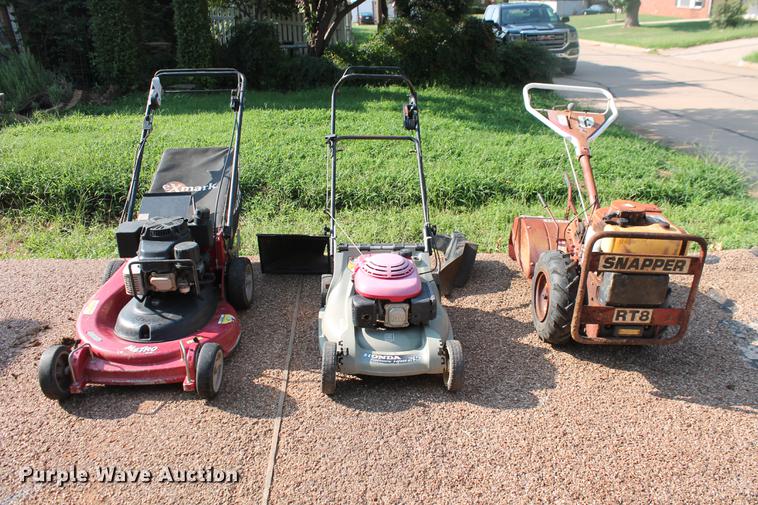 image for item DD5308 (3) lawn and landscaping equipment