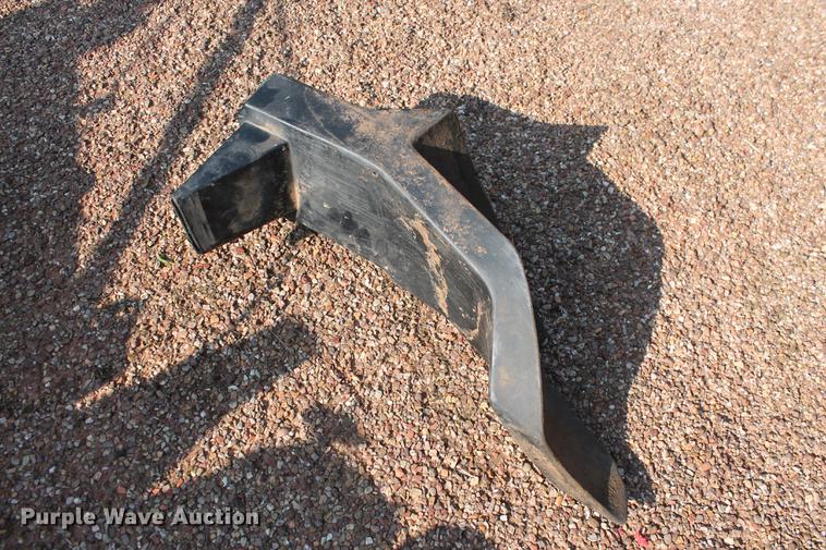 image for item DD5308 (3) lawn and landscaping equipment