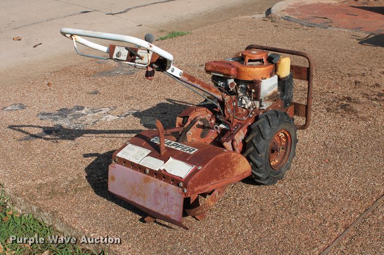 image for item DD5308 (3) lawn and landscaping equipment