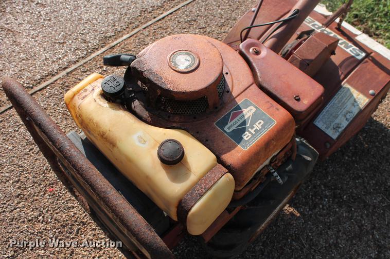 image for item DD5308 (3) lawn and landscaping equipment