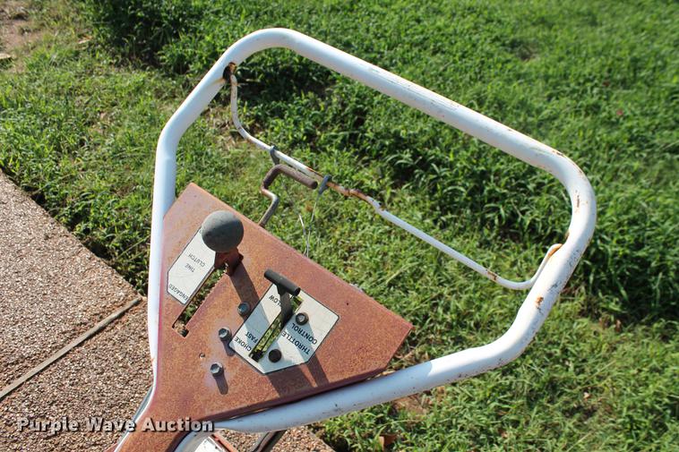 image for item DD5308 (3) lawn and landscaping equipment