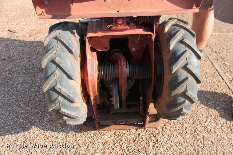 image for item DD5308 (3) lawn and landscaping equipment