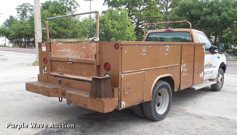 image for item DD7320 2003 Ford F550 Super Duty XL service truck