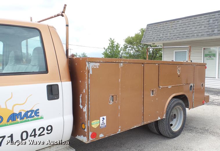 image for item DD7320 2003 Ford F550 Super Duty XL service truck