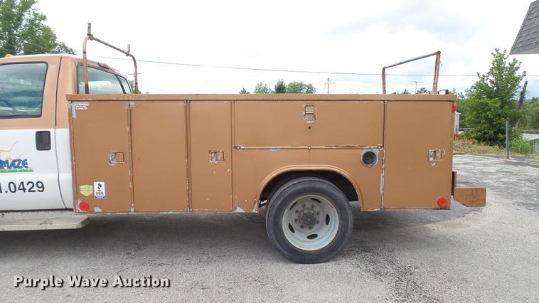 image for item DD7320 2003 Ford F550 Super Duty XL service truck