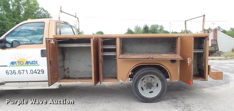 image for item DD7320 2003 Ford F550 Super Duty XL service truck