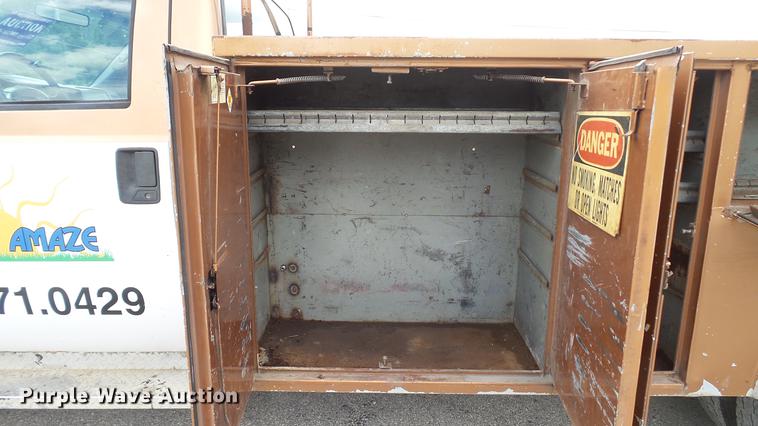 image for item DD7320 2003 Ford F550 Super Duty XL service truck