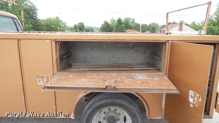 image for item DD7320 2003 Ford F550 Super Duty XL service truck