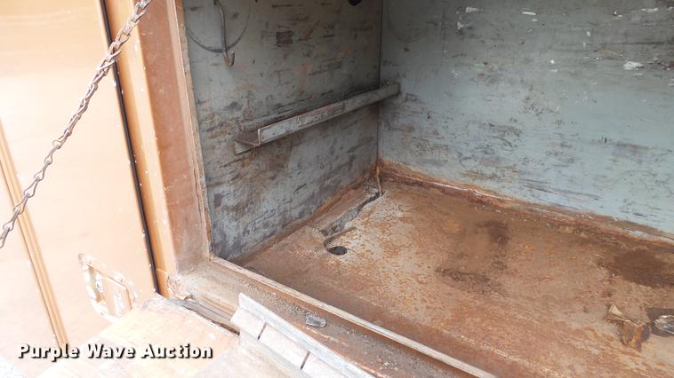 image for item DD7320 2003 Ford F550 Super Duty XL service truck